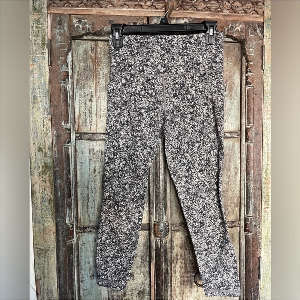 J57 Athleta Cropped Legging in Black/white